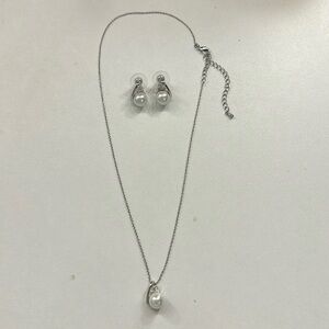 silver sparkling pearl necklace and earrings
